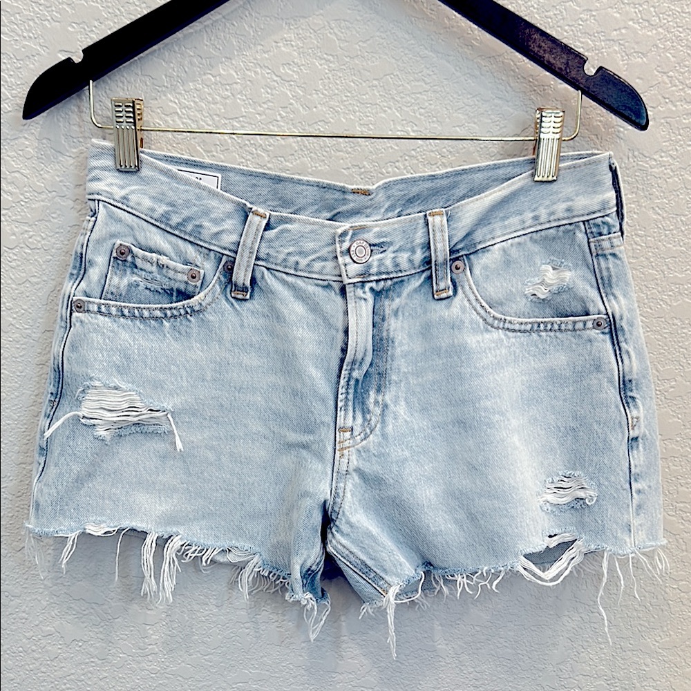 GAP 4 Inch Low Rise Stride Short